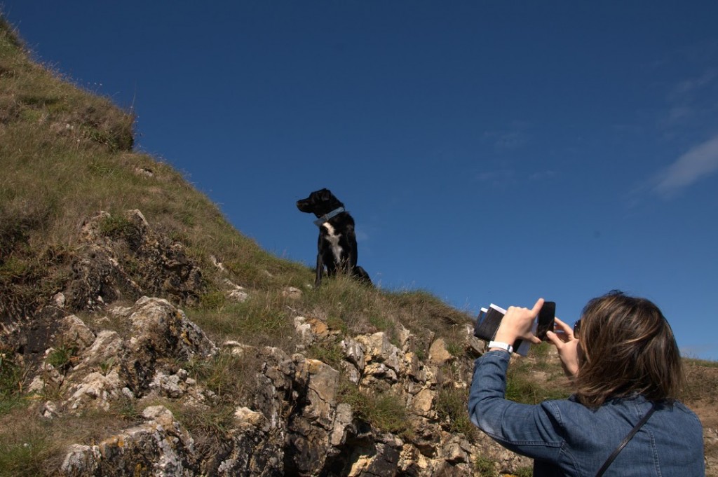 Ela e o cachorro, na Irlanda